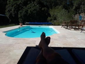 Maison au calme sur grand terrain avec piscine